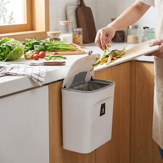 2.4 Gallon Kitchen Compost Bin lifestyle